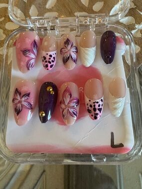 Bonitas Nails Hand-Painted Pink & Purple Floral Press-On Nail Set